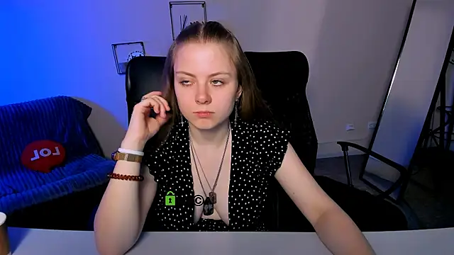 Snapshot of foxy_tease_ chatting on 22, 9, 2025 foxy tease online show from 22, 9, 2025