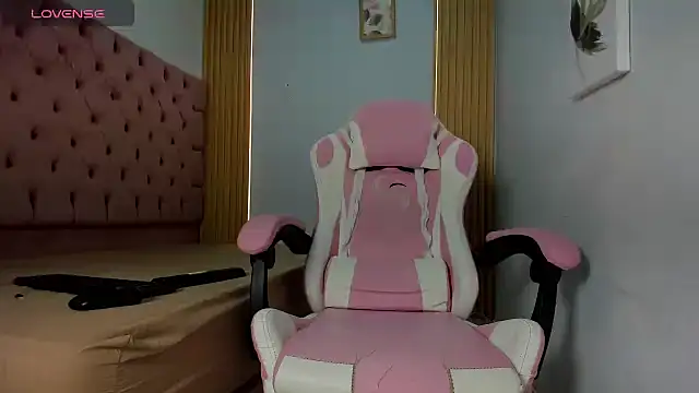 Darkknightx01 online show from 11, 9, 2025