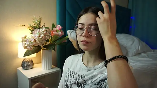 ywixos online show from 13, 1, 2026