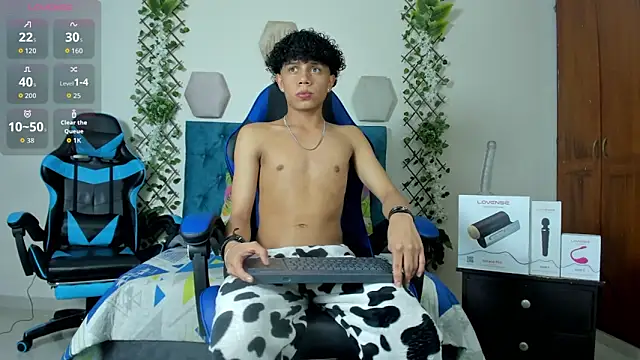 Snapshot of _taylor_black chatting on 7, 10, 2025  taylor black online show from 7, 10, 2025