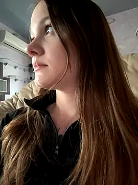Snapshot of MichelleRoux chatting on 21, 9, 2025 MichelleRoux online show from 21, 9, 2025