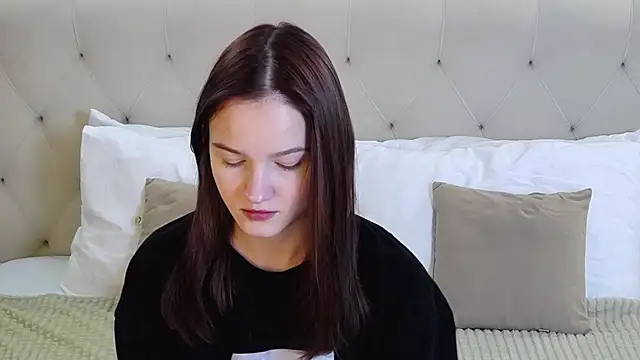 MichelleRoux online show from 4, 11, 2025