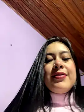 CrisMarulanda online show from 11, 11, 2025