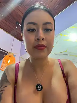 CrisMarulanda online show from 13, 7, 2026