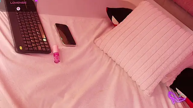Snapshot of MylaDreams chatting on 14, 7, 2026 MylaDreams online show from 14, 7, 2026