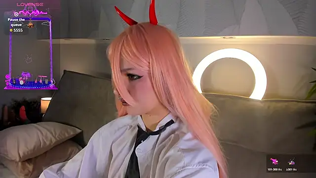 Molly Platt online show from 6, 11, 2025