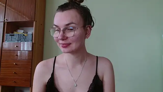 LooveELLYx online show from 7, 10, 2025