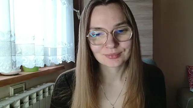 LooveELLYx online show from 5, 12, 2025