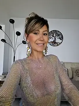 CelynaRoss online show from 16, 4, 2026