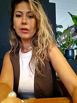 CelynaRoss online show from 17, 7, 2026