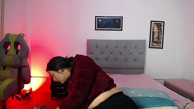 Esmeraldaa- online show from 10, 10, 2025