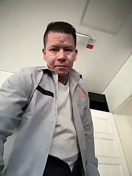 Snapshot of Manu0586 chatting on 13, 11, 2025 Manu0586 online show from 13, 11, 2025