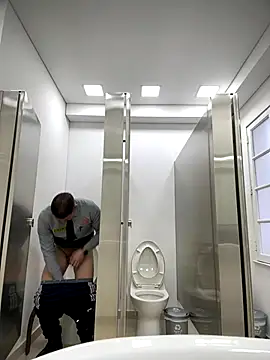 Snapshot of Manu0586 chatting on 18, 12, 2025 Manu0586 online show from 18, 12, 2025