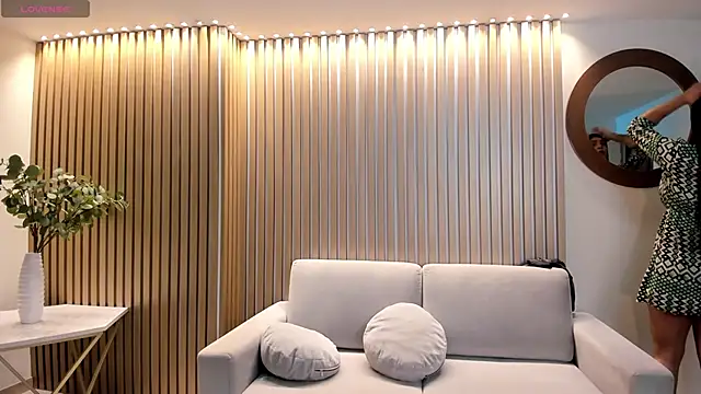 SarahYates online show from 5, 4, 2026