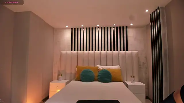 IsabellaMoreau online show from 16, 10, 2025