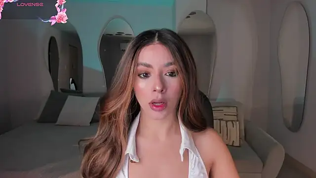 IsabellaMoreau online show from 15, 6, 2026