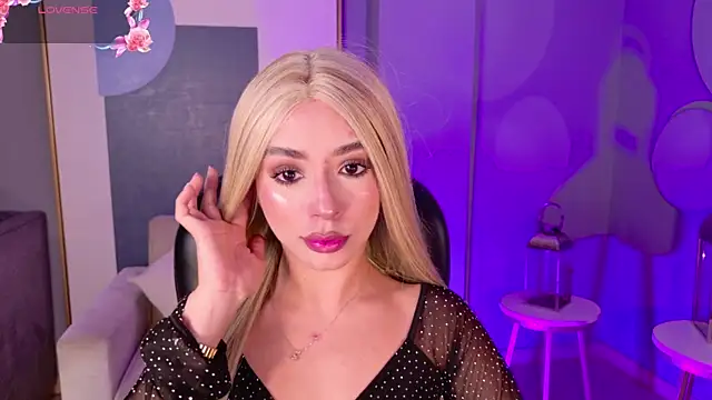 IsabellaMoreau online show from 15, 7, 2026