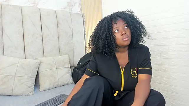 Snapshot of kiarazafira chatting on 12, 9, 2025 kiarazafira online show from 12, 9, 2025