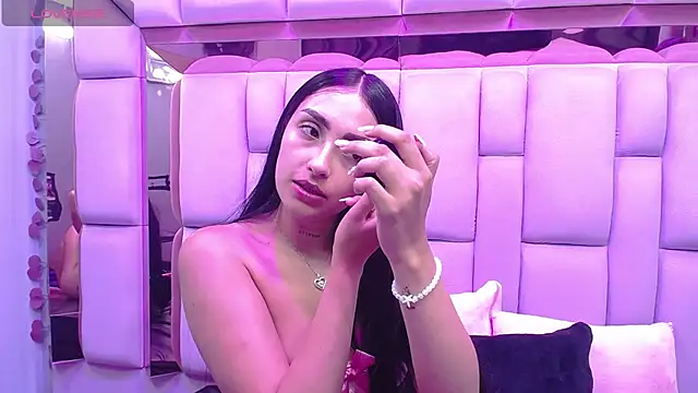 Issabela Mackey  online show from 9, 1, 2026