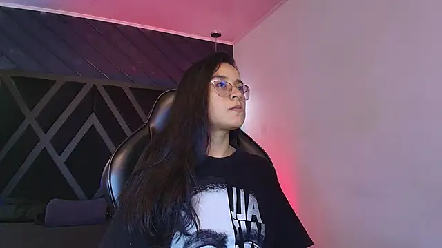 zoe martins  online show from 11, 4, 2026