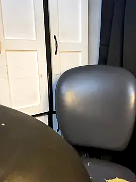 chicachocolate01 online show from 23, 11, 2025