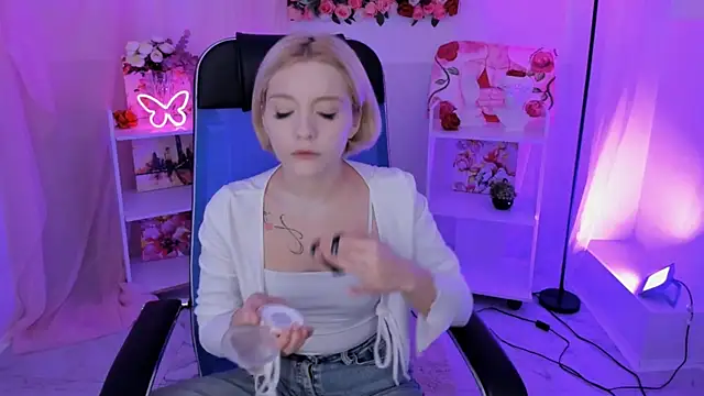 AuroraWrenfield online show from 30, 10, 2025