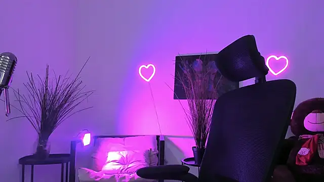 AuroraWrenfield online show from 1, 4, 2026