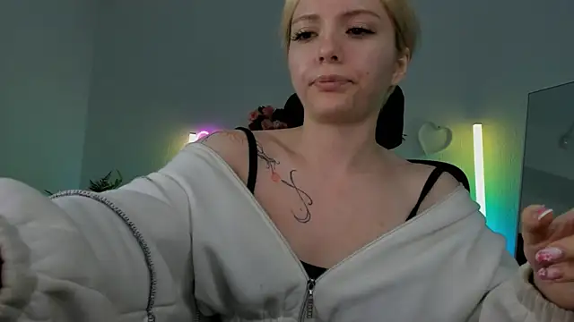 Snapshot of AuroraWrenfield chatting on 18, 5, 2026 AuroraWrenfield online show from 18, 5, 2026
