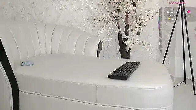 aura sanders1 online show from 3, 12, 2025