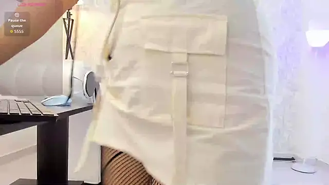 aura sanders1 online show from 22, 3, 2026