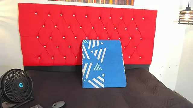 Snapshot of carolinacrus01 chatting on 26, 9, 2025 carolinacrus01 online show from 26, 9, 2025