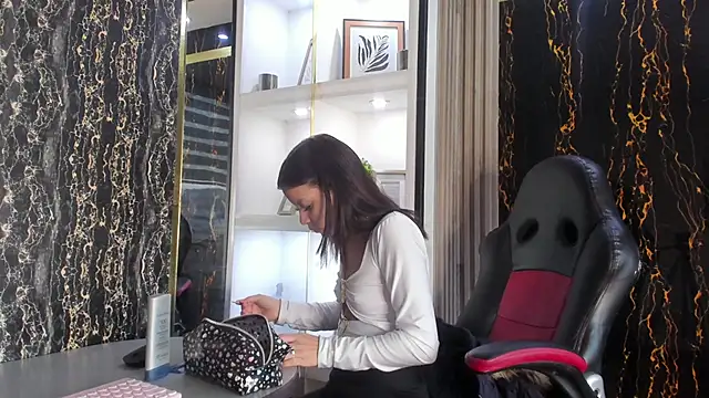Snapshot of LunaaFerrari chatting on 2, 10, 2025 LunaaFerrari online show from 2, 10, 2025
