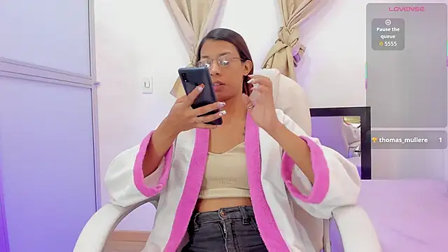 Snapshot of ivi_lopez chatting on 17, 10, 2025 ivi lopez online show from 17, 10, 2025