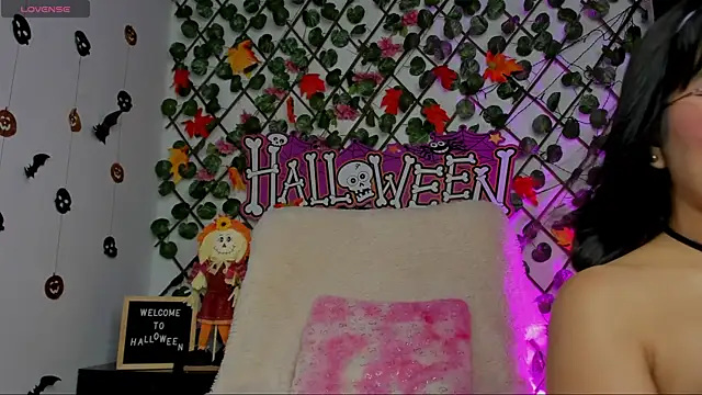 Snapshot of isabel_jaames chatting on 14, 10, 2025 isabel jaames online show from 14, 10, 2025