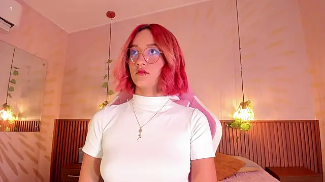 Snapshot of daphne_courtis chatting on 19, 4, 2026 daphne courtis online show from 19, 4, 2026