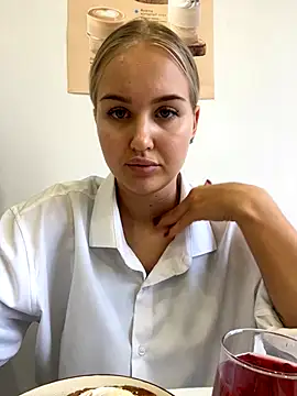 Snapshot of CandyVice chatting on 4, 11, 2025 CandyVice online show from 4, 11, 2025