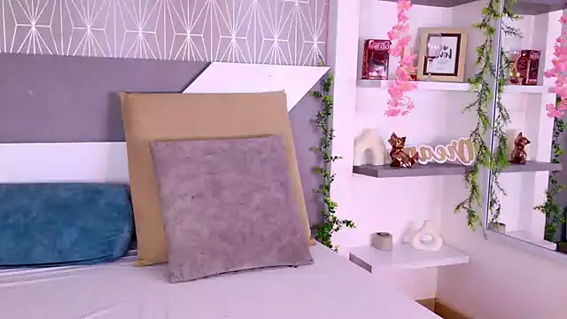 Snapshot of Celine_Lee chatting on 13, 10, 2025 Celine Lee online show from 13, 10, 2025