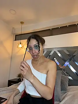 Hanna Cornee  online show from 14, 11, 2025