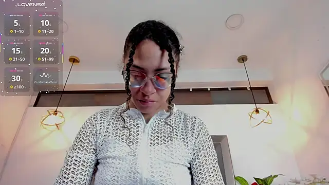 Hanna Cornee  online show from 16, 12, 2025