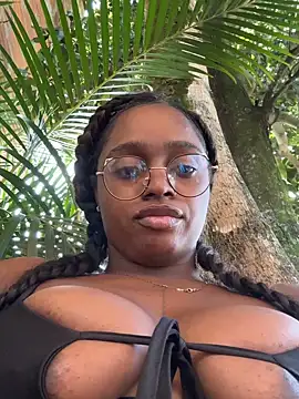 Snapshot of darle_volant chatting on 18, 1, 2026 darle volant online show from 18, 1, 2026