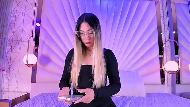 Snapshot of VesperVelvet chatting on 3, 6, 2026 VesperVelvet online show from 3, 6, 2026