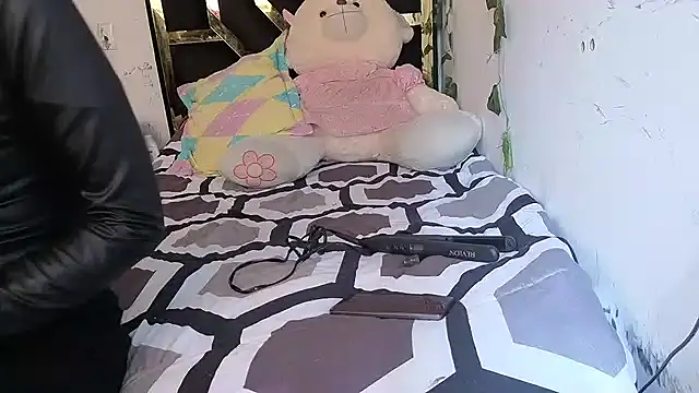 lucywhite13 online show from 20, 3, 2026