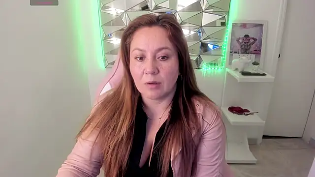 Snapshot of camixxx_m chatting on 15, 10, 2025 camixxx m online show from 15, 10, 2025