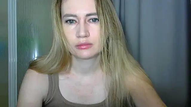 Snapshot of JessFoxxx chatting on 13, 9, 2025 JessFoxxx online show from 13, 9, 2025