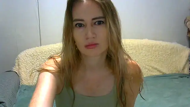 Snapshot of JessFoxxx chatting on 17, 9, 2025 JessFoxxx online show from 17, 9, 2025
