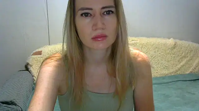 Snapshot of JessFoxxx chatting on 1, 10, 2025 JessFoxxx online show from 1, 10, 2025