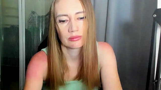 Snapshot of JessFoxxx chatting on 17, 6, 2026 JessFoxxx online show from 17, 6, 2026