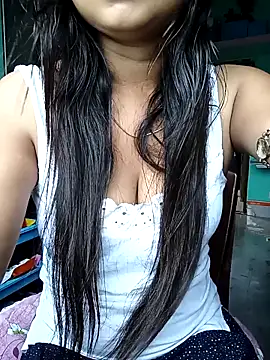 Snapshot of Desi_couple305 chatting on 8, 10, 2025 Desi couple305 online show from 8, 10, 2025