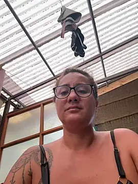 Snapshot of Vahine_tahiti987 chatting on 2, 10, 2025 Vahine tahiti987 online show from 2, 10, 2025