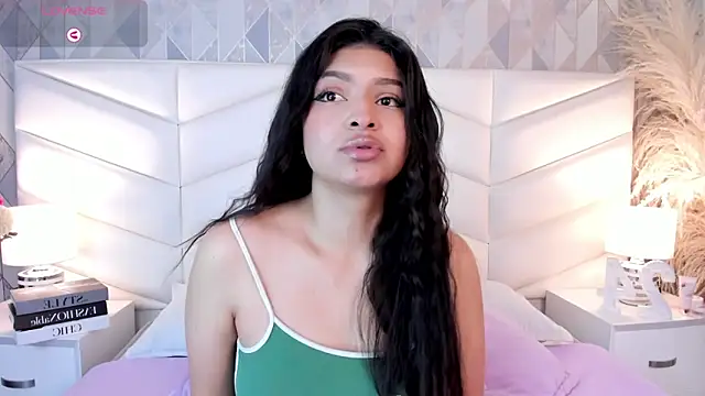 Snapshot of victoria___jonnes chatting on 15, 9, 2025 victoria jonnes online show from 15, 9, 2025